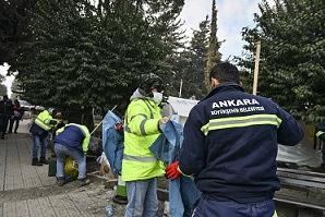 MANSUR YAVAŞ: DEPREM BÖLGESİNDE TEMİZLİK ÇALIŞMALARI BAŞLADI