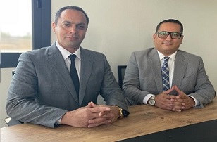 Abbas FeizAbadi ve İman Aboutorabi İranlı iş insanları serbest
