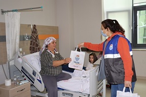 “HER ŞARTTA VATANDAŞLARIMIZIN YANINDAYIZ” YALOVA BELEDİYESİ’NDEN ‘GEÇMİŞ OLSUN’ PAKETİ