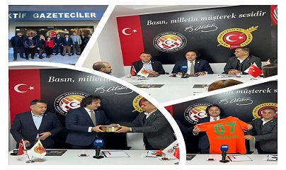 Avrupa Gazetesi Genel Yayın Yönetmeni Vatan Öz, ALGC üyeleriyle söyleşi etkinliğinde bir araya gelerek gazetecilik ve dijitalleşme ile ilgili önemli bilgiler verdi