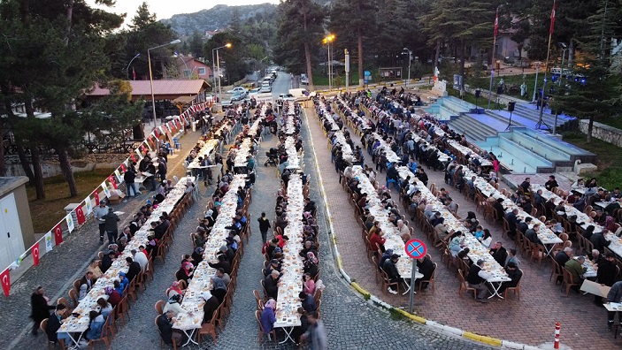 Dışişleri Bakanı Çavuşoğlu Kaş Belediyesinin iftar programına katıldı