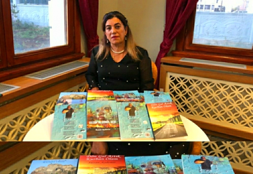 Kars’ın tek kadın ozanı Suzan Aydemir ikinci kitabının tanıtımı için imza günü düzenledi