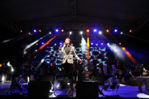 HEMŞEHRİ DERNEKLERİ FESTİVALİ’NDE İHSAN GÜVENÇ RÜZGARI ESTİ
