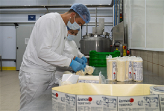 Bayındır Süt Fabrikası’nda çarklar döndü, üreticinin yüzü güldü
