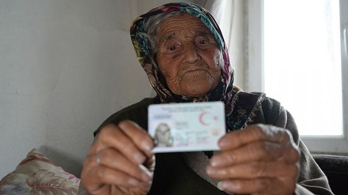 Türkiyenin en yaşlı insanı olan Arzu     Nine hayatını kaybetti