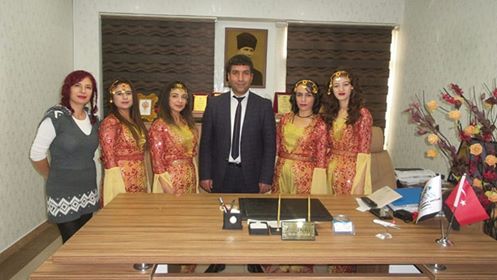 YILDIZ ORGANİZASYON  VE TİYATRO  EKİBİNDEN MÜZSANA  ZİYARET 