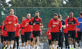 GAZİŞEHİR'DE MORALLER YERİNDE