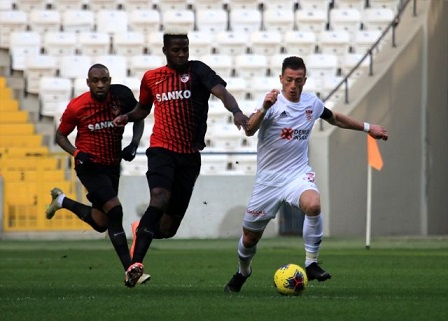 Demir Grup Sivasspor, deplasmanda Gaziantep’e 5-1 mağlup oldu.