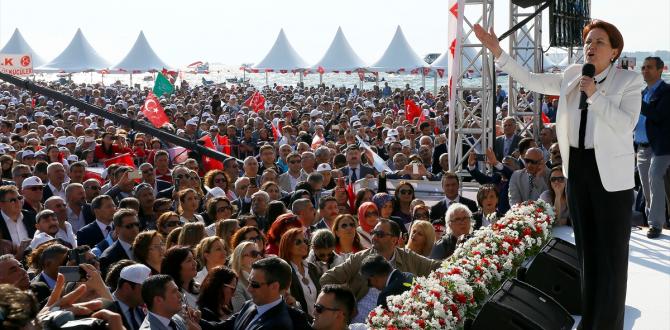 AKŞENER SALONLARA SIĞMIYOR