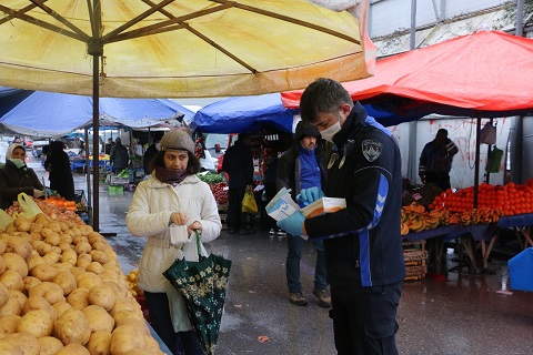 ÇİFTLİKKÖY’DE PAZARYERİNE KORONA DÜZENLEMESİ