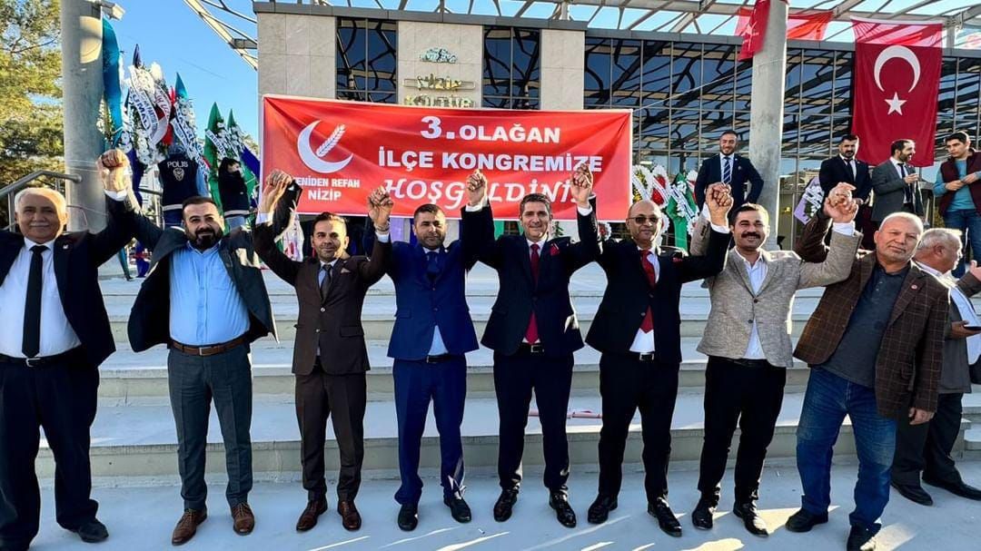     Geçen hafta Araban’da kongre startını veren Yeniden Refah Partisinde, Nizip ve İslahiye ilçelerinde 3. Olağan Kongresi gerçekleştirildi.   