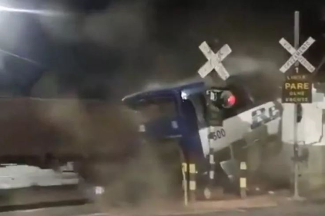 Brezilya’nın Juiz de Fora kentinde bir otobüs, raylarda arızalandı.