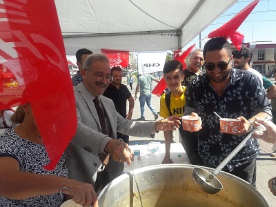 CHP DEN AŞURE DAĞITIMI