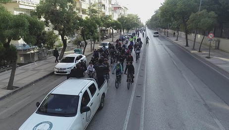 BAŞKAN TAHMAZOĞLU VATANDAŞLARLA CUMHURİYET İÇİN PEDAL ÇEVİRDİ