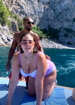 Olay yaratan açıklamalarıyla magazin gündeminden düşmeyen ünlü model Ashley Graham, eşi Justin Ervin ve arkadaşlarıyla İtalya tatiline çıktı.
