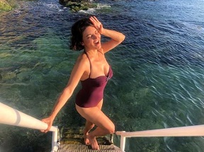 Güzel şarkıcı Göksel, sosyal medya hesabından yayınladığı bikinili fotoğrafıyla takipçilerini kendine hayran bıraktı