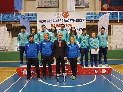   KIZILIRMAK ANADOLU LİSESİ BADMİNTON TAKIMI TÜRKİYE 4. SÜ