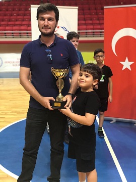 KÜÇÜK YUSUF’ UN BÜYÜK SATRANÇ BAŞARISI !