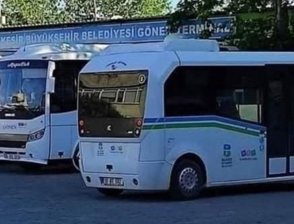 Balıkesir merkezde toplu taşımada kullanılan minibüs ve dolmuş taksi ücretlerine zam yapıldı.