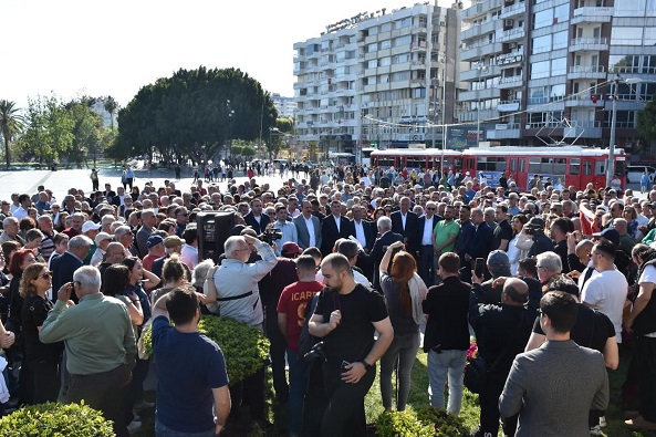 DEMOKRASİYİ VE SİYASETİN ONURUNU HEDEF ALINDI