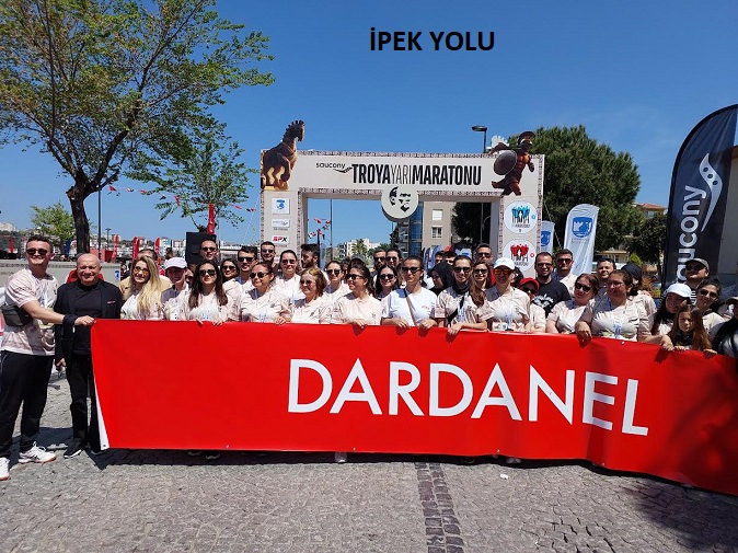 Dardanel’in resmi sponsorluğunda gerçekleşen Saucony Troya Yarı Maratonu, 2.500’e yakın ulusal ve uluslararası sporcunun katılımıyla düzenlendi. 