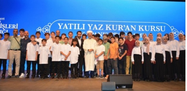 DEPREM BÖLGESİNDEN GELEN GENÇLERE ANKARA VE İSTANBUL’DA KURAN KURSU VERİLDİ