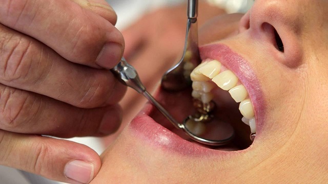 Evde Kurdukları Sahte Klinikte Diş Tedavisi Yaptılar: İnternetten Öğrenip Hastalara Müdahale Ettiler