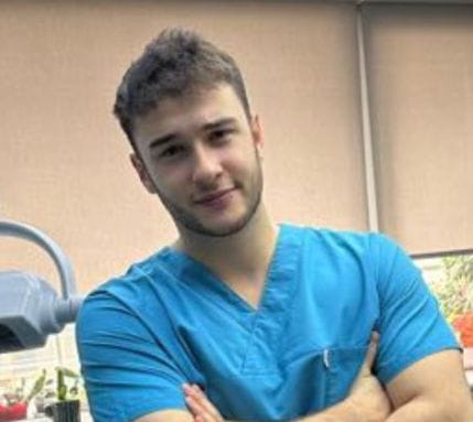  Bu yazımda diş hekimliğinde ve insan hayatında en önemli faktörlerden biri olan Flor(F) atomunun ağız ve diş sağlığına olan etkilerinden bahsedeceğim.