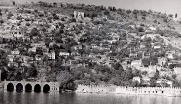 Korsanlar Şehrinde, esrarengiz geçit