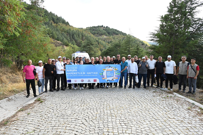 Isparta Belediye Başkanı Şükrü Başdeğirmen ve meclis üyelerinden 12 km’lik doğa yürüyüşü   