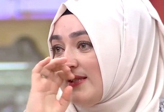 Gelinim Mutfakta'nın Yarışmacısı Elif, Hayat Hikayesiyle İzleyenleri Gözyaşına Boğdu