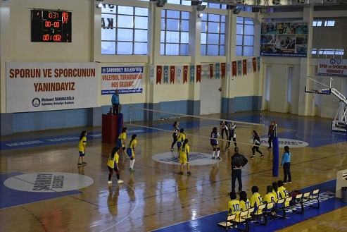 ŞAHİNBEY'DE KURTULUŞ KUPASI VOLEYBOL TURNUVASI BAŞLADI