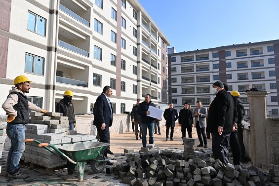 YILDIRIM BELEDİYESİ’NİN, ÇEVRE ŞEHİRCİLİK VE İKLİM DEĞİŞİKLİĞİ BAKANLIĞI TARAFINDAN REZERV ALANI OLARAK İLAN EDİLEN YAKLAŞIK 6 BİN METREKARELİK ALANDA GERÇEKLEŞTİRDİĞİ MİMARSİNAN MAHALLESİ KENTSEL DÖNÜŞÜM PROJESİ’NDEKİ ÇALIŞMALARDA SONA GELİNDİ.