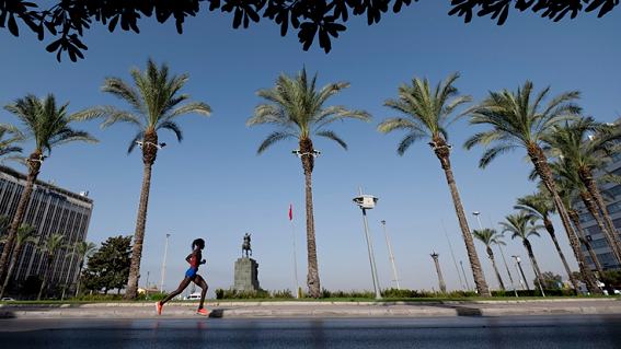 Maratonİzmir’de yarı dünya turu