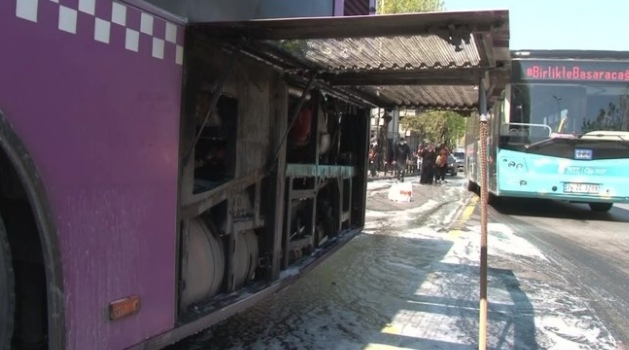 FATİH’TE KORKUTAN OTOBÜS YANGINI.