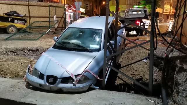 Kocaeli’nin Gebze ilçesinde metro inşaat alanındaki beton yükseltiye çarpan otomobildeki 2 kişi yaralandı.