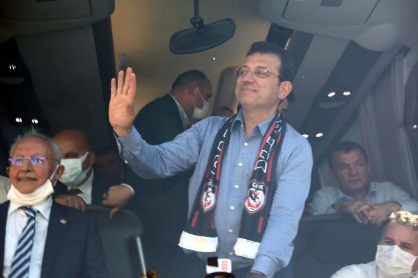 Ekrem İmamoğlu, Gaziantep’te Bugün yapılacak Belediye Başkanları Çalıştayı öncesi esnaf ziyaretleri yaptı.