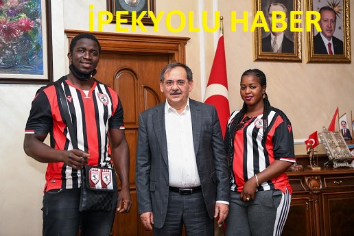 Senegalli Ebubekir ve eşinden Başkan Demir’e ziyaret