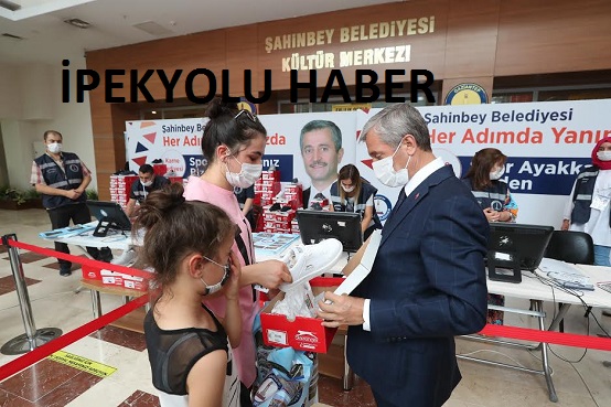 ŞAHİNBEY BELEDİYESİ 150.000 ADET SPOR AYAKKABI DAĞITIMINI SÜRDÜRÜYOR