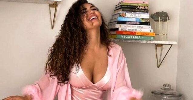 Galatasaray’ın efsane futbolcusu Sneijder’in eski eşi Yolanthe’den ağızları açık bırakacak itiraf