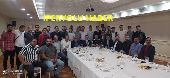 KALE SPOR   FUTBOLCULARI YEMEKTE BULUŞTU