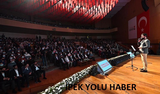 Sanatseverler Şiir Gecesine Akın Etti