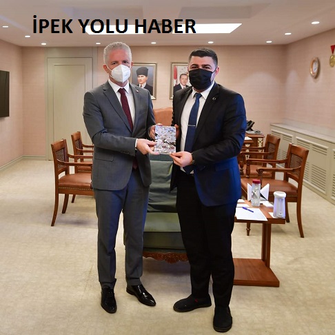GAZİANTEPLİ ŞAİR CAHİT BİNER KİRAZ ÇİÇEĞİM ADLI ŞİİR KITABINI PROTOKOL VE OKUYUCULARINA İMZALADI.