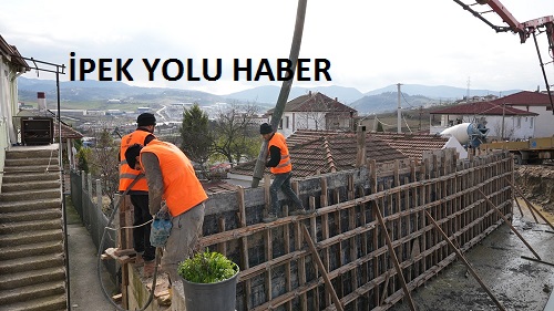 HER İKİ SOKAĞA İSTİNAT DUVARI YAPILIYOR