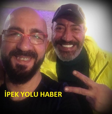 İki dosttan selfie pozu