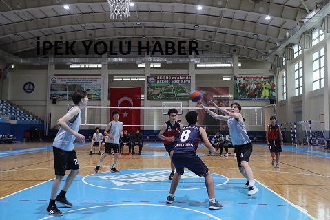 ŞAHİNBEY’DE YÜZLERCE SPORCULAR DERECE İÇİN MÜCADELE ETTİ
