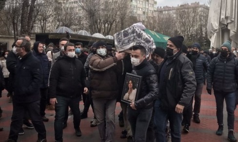 YAĞMUR SÖNMEZ ATAKÖY’DE GÖZ YAŞLARI İÇİNDE TOPRAĞA VERİLDİ 