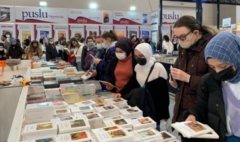 YENİ KAPI KİTAP FUARINA YOĞUN KATILIM