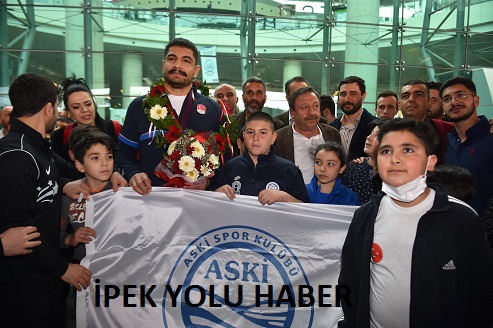 ASKİ SPORLU ŞAMPİYON MİLLİ GÜREŞÇİLER BAŞKENT’TE COŞKUYLA KARŞILANDI