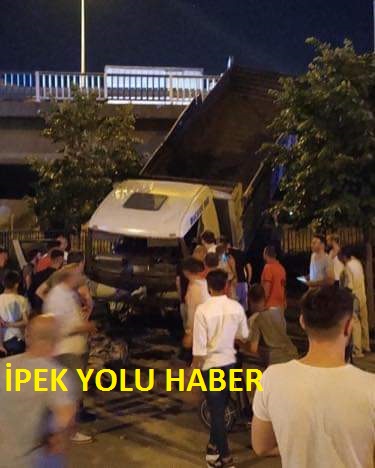 İzmir’de yaşanan kaza can kaybına neden olurken çevrede bulunanlara büyük korku yaşattı.